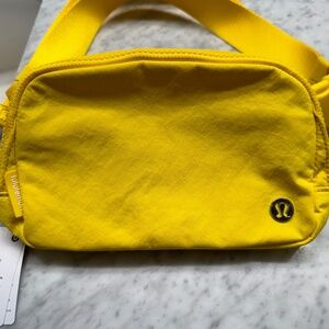 Lululemon everywhere belt bag 1L - Utility Yellow